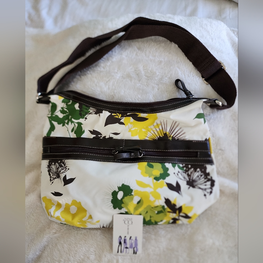 Nine & co hand bag